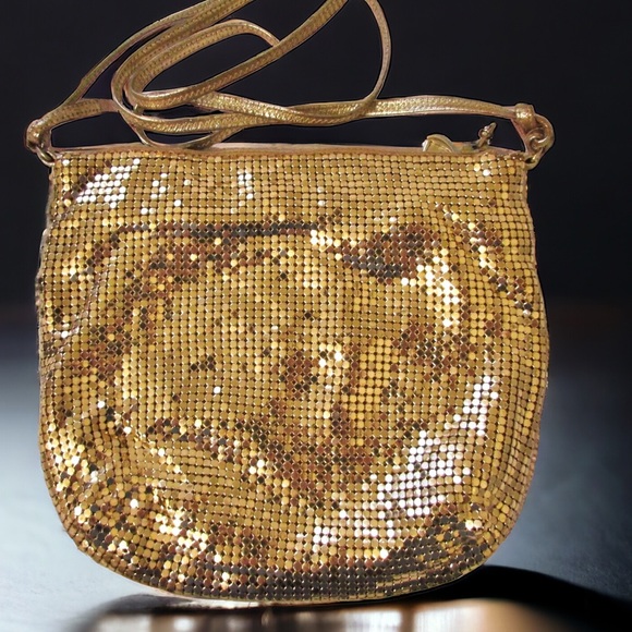 Whiting & Davis Handbags - Vintage Gold Mesh Whiting and Davis Purse